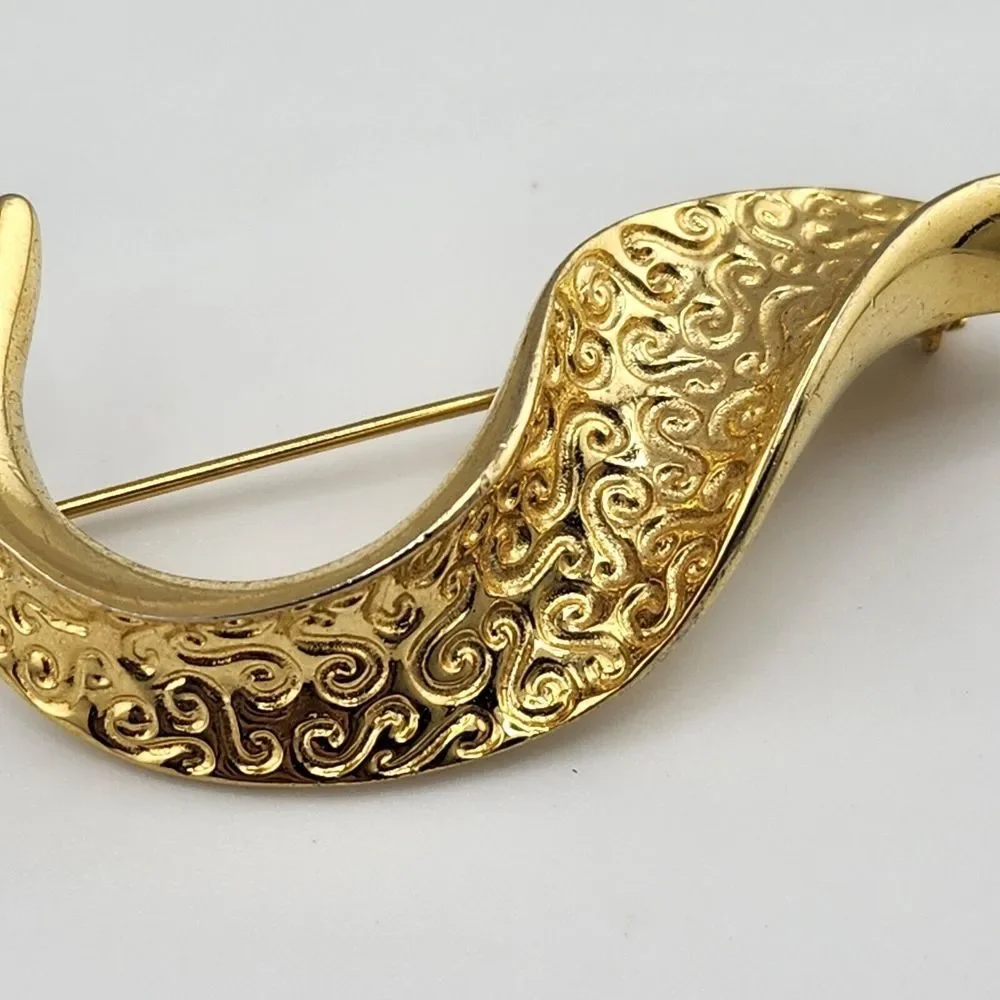 Modernist Swirl Brooch Pin Vintage Textured Gold Tone Classic‎ Look